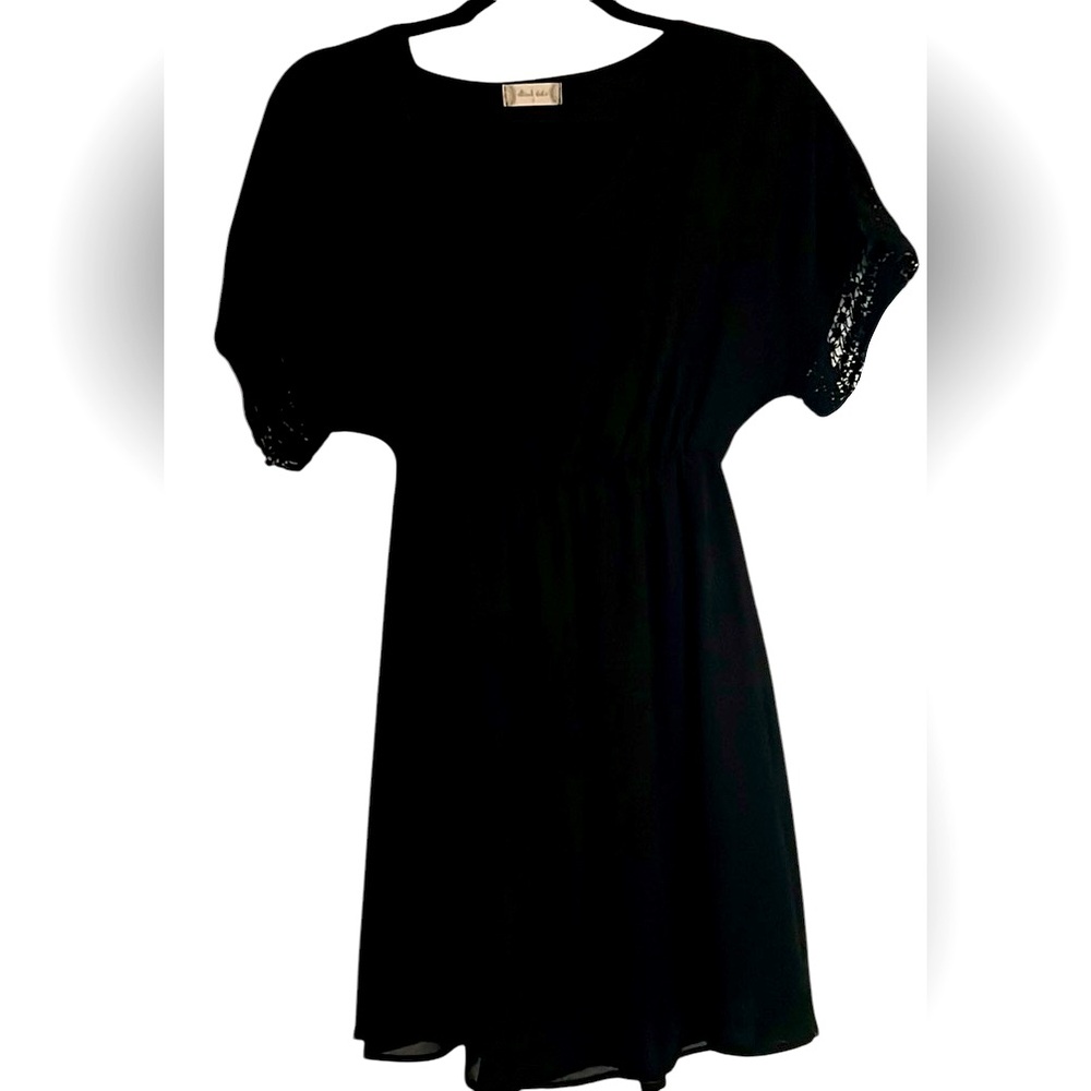 ALTARD STATE Solid Black V-Neck Eyelet Detail Gathered Waist Dress, Small, GUC.